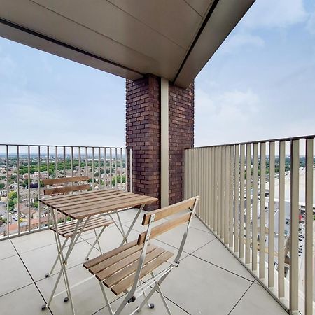 Deluxe Three Bedroom Apartment By London Excel Stays Ngoại thất bức ảnh