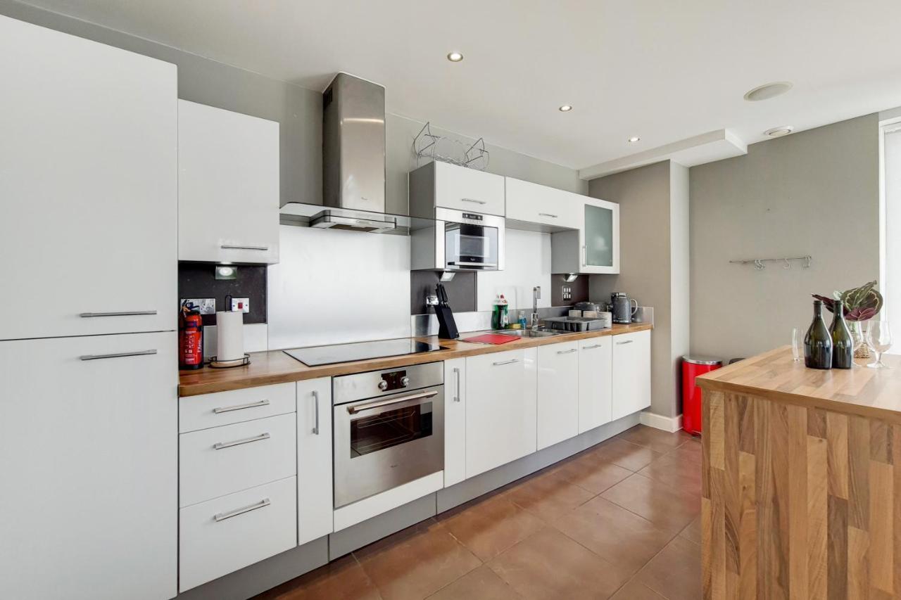 Deluxe Three Bedroom Apartment By London Excel Stays Ngoại thất bức ảnh