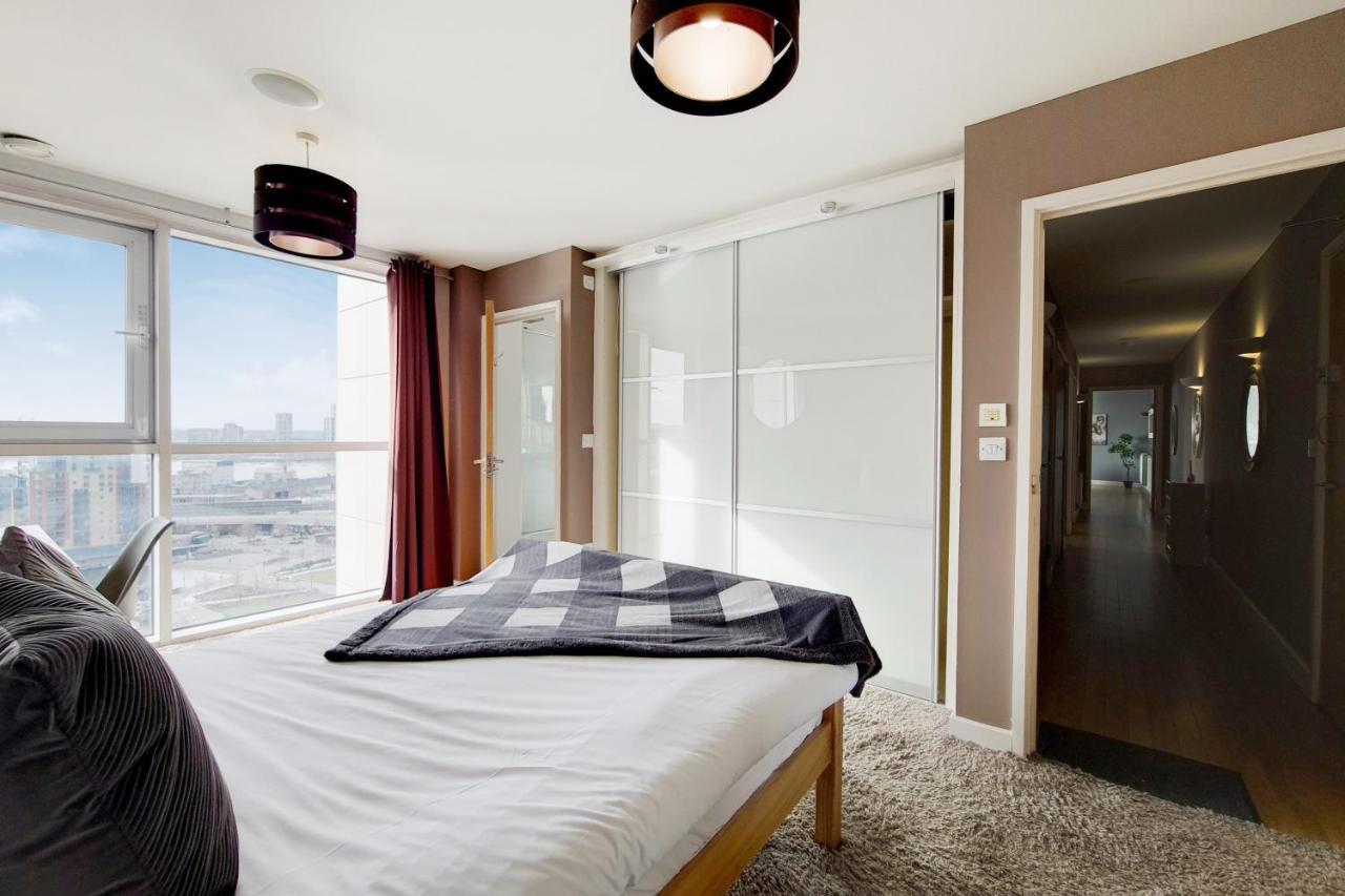 Deluxe Three Bedroom Apartment By London Excel Stays Ngoại thất bức ảnh