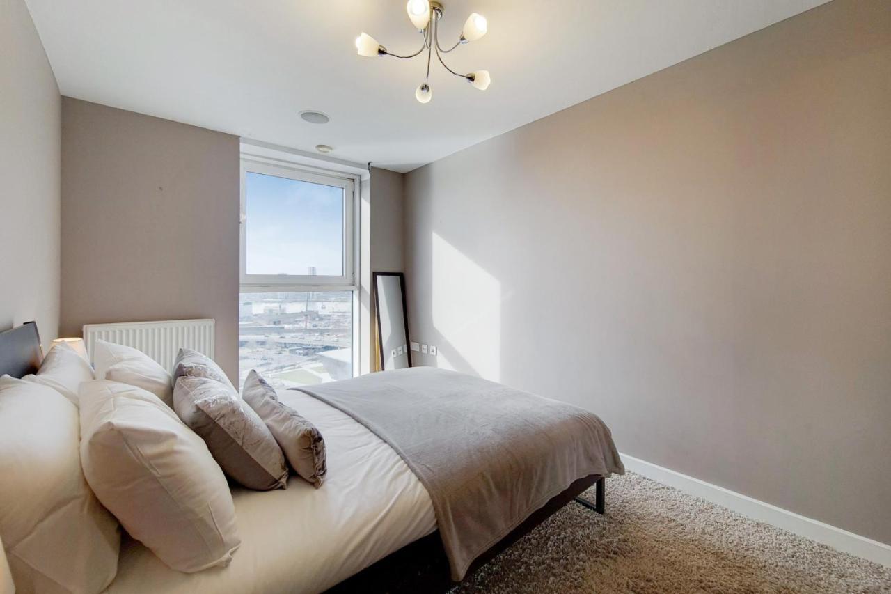 Deluxe Three Bedroom Apartment By London Excel Stays Ngoại thất bức ảnh