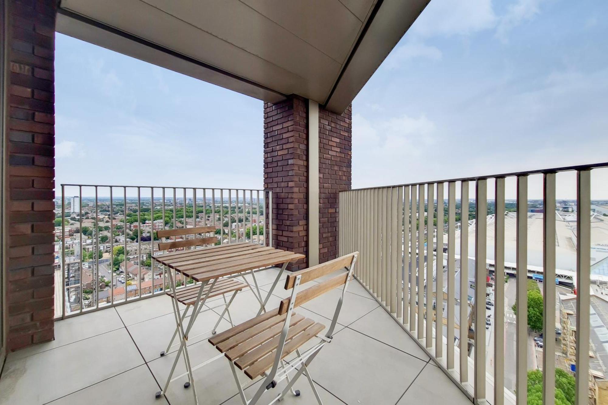 Deluxe Three Bedroom Apartment By London Excel Stays Ngoại thất bức ảnh